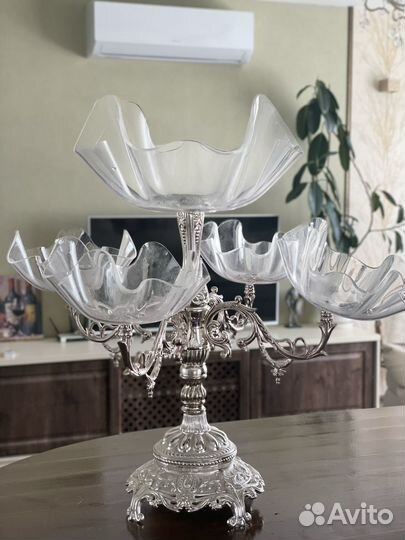 Ваза для фруктов на ножке