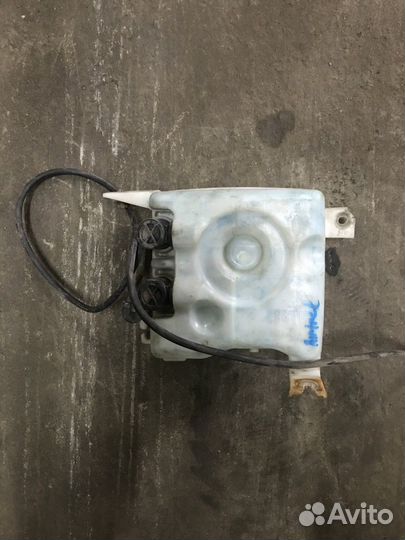 Бачок омывателя (Mitsubishi Airtrek)