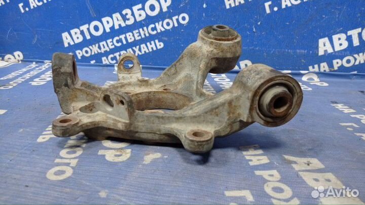 Задний левый поворотный кулак Mitsubishi Pajero 3