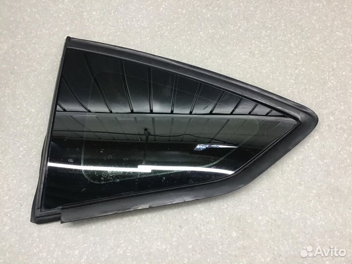 Стекло кузовное глухое левое Citroen C4 2005-2011