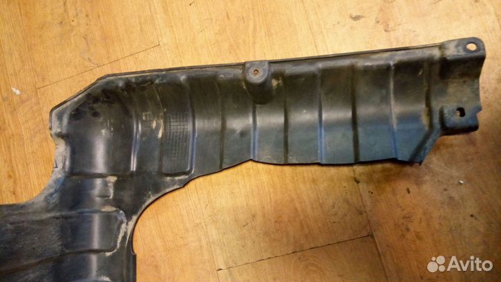 Пыльник моторного отсека левый на Солярис 1