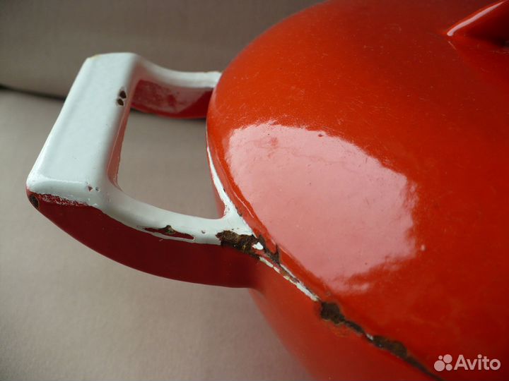 Кастрюля чугунная СССР красная, редкая форма