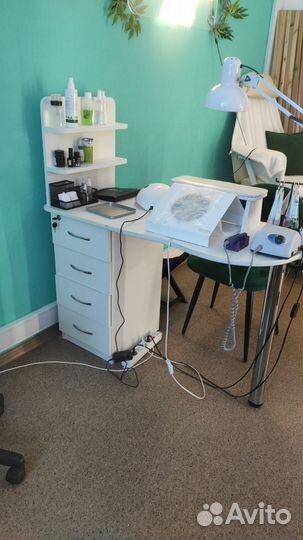 Маникюрный стол