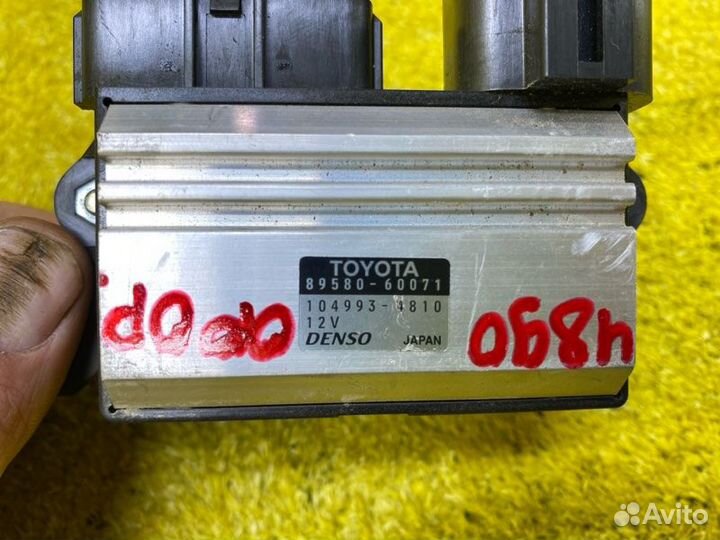 Блок управления форсунками передний Toyota Land