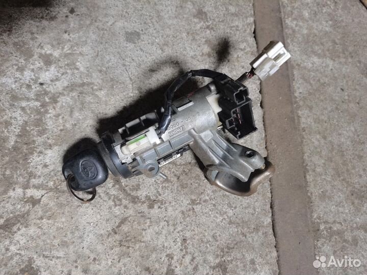 Замок зажигания toyota avensis 1