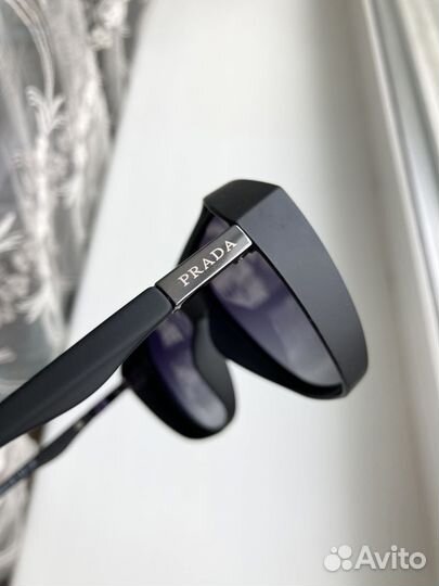 Очки Prada матовые солнцезащитные