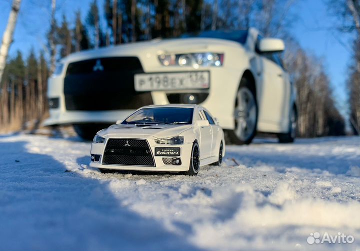 Коллекционная машинка Mitsubishi evolution lancer