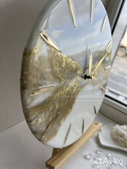 Часы настенные из эпоксидной смолы