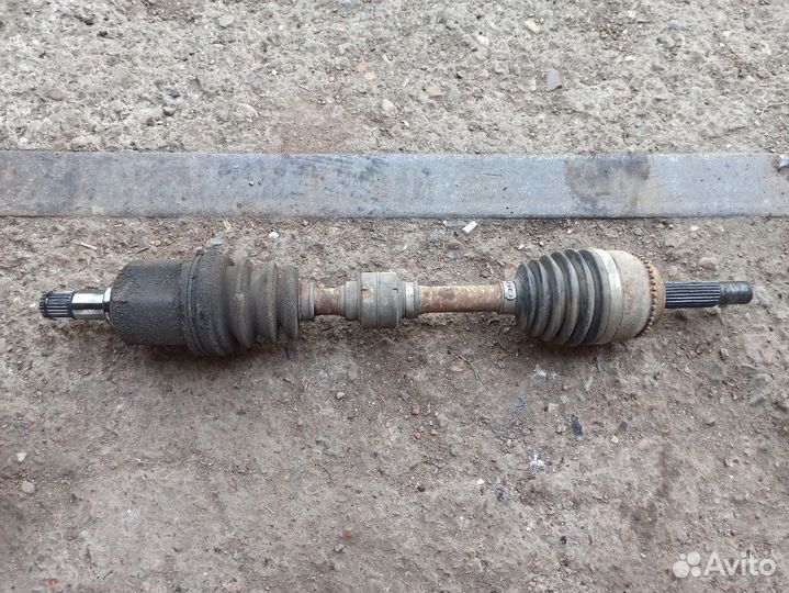 Привод левый Mitsubishi Lancer 9 1,6 MT