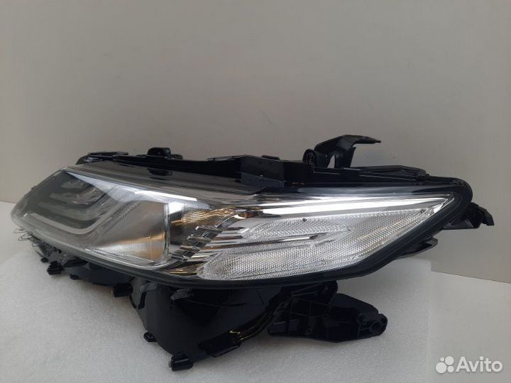 Фара левая Toyota Camry V70 2020-2023