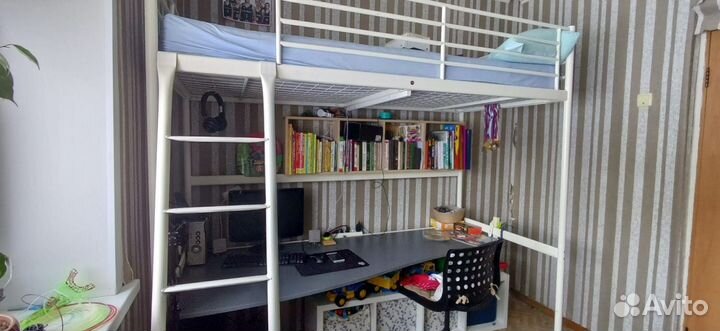 Двухярусная кровать IKEA металлическая со столом