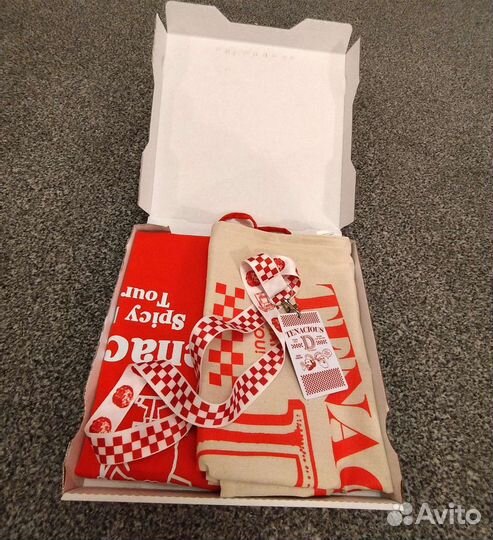 Набор от Tenacious D с концерта/рок