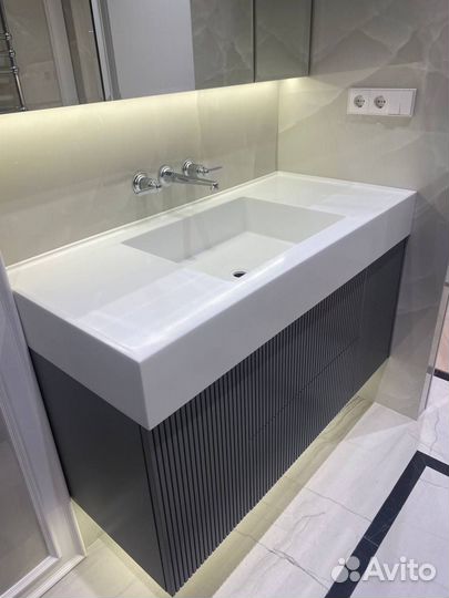 Раковина в ванную из искусственного камня с тумбой