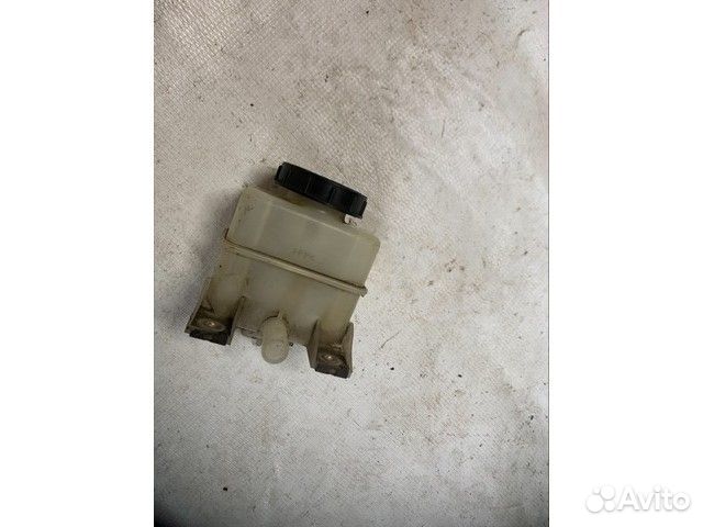 Бачок главного тормозного цилиндра 46090CC010
