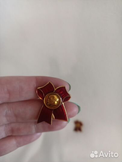 Значки и часы,галстук винтаж