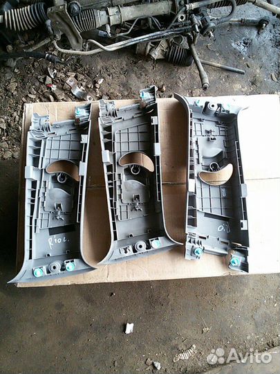 Пластик центральных стоек под ремень Киа Рио 3