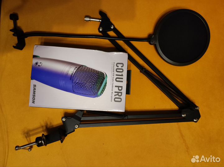 Студийный микрофон