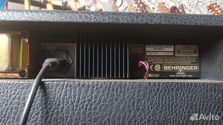 Басовый комбоусилитель Behringer Ultrabass 30W