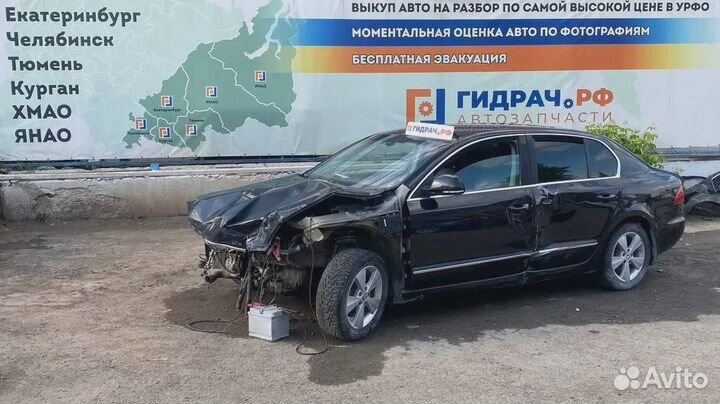 Обшивка двери передней правой Skoda Superb (3T) 3T