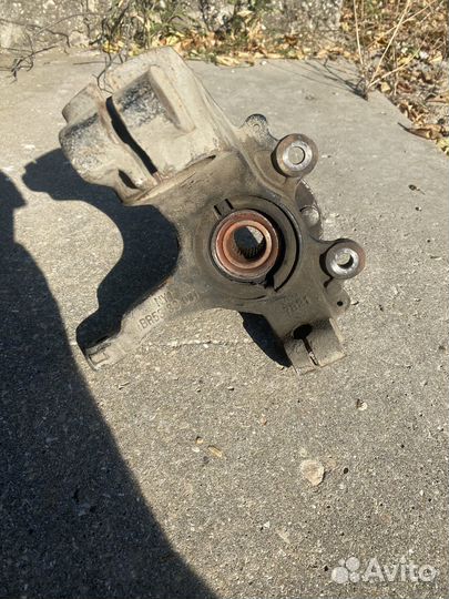 Поворотный кулак mazda 3 bk левый