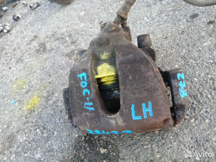 Суппорт передний левый Ford Focus 2 2010