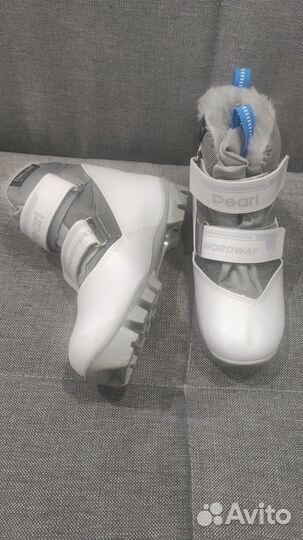 Лыжные ботинки детские р. 34(стелька 21,5)