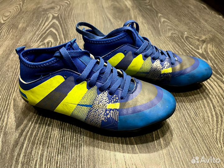 Футбольные бутсы