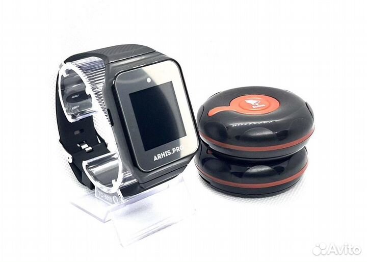 Часы и влагозащищенная кнопка вызова официанта