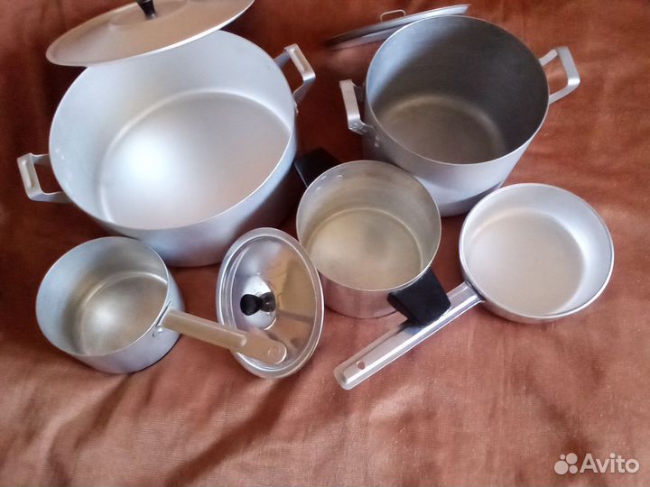 Алюмиевые кастрюли,баки, хлебницы