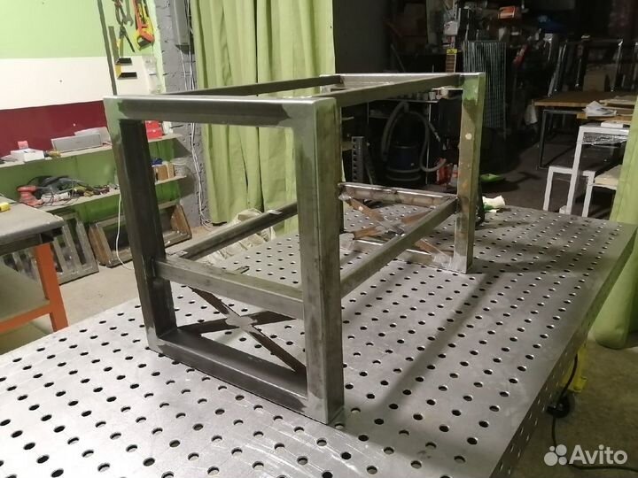 Журнальный столик в стиле лофт