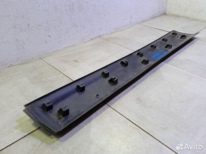 Накладка двери передней правой