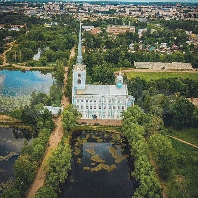 Земля ярославля. Петропавловский парк Ярославль. Петропавловский храм Ярославль парк. Петропавловские пруды Ярославль. Парк на Перекопе Ярославль.