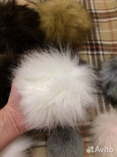 Помпоны 10 штук пакетом