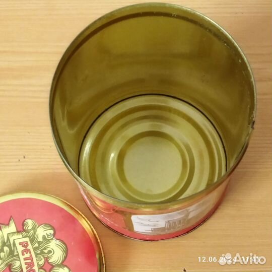 Жестяная банка для сыпучих продуктов