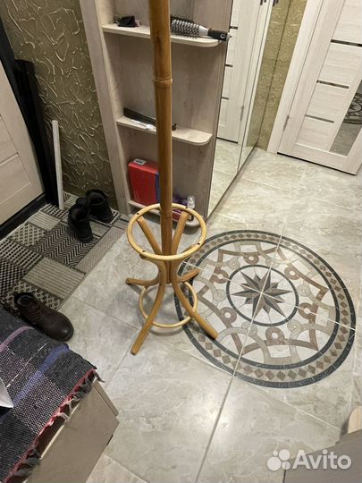 Вешалка из дерева