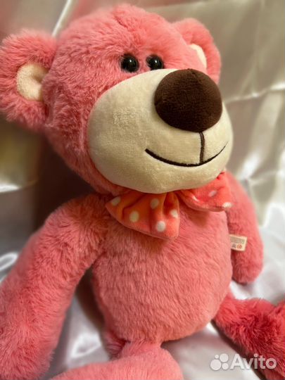 Два нежных плюшевых розовых медведя, новые