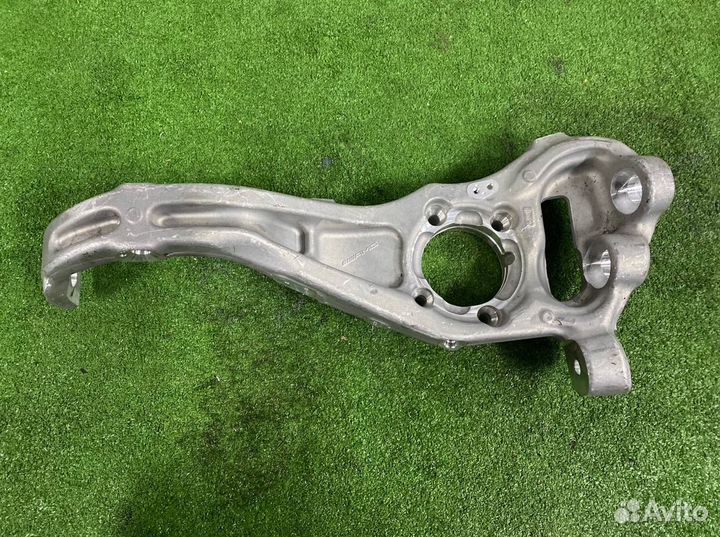 Поворотный кулак передний правый Mercedes-Benz Amg