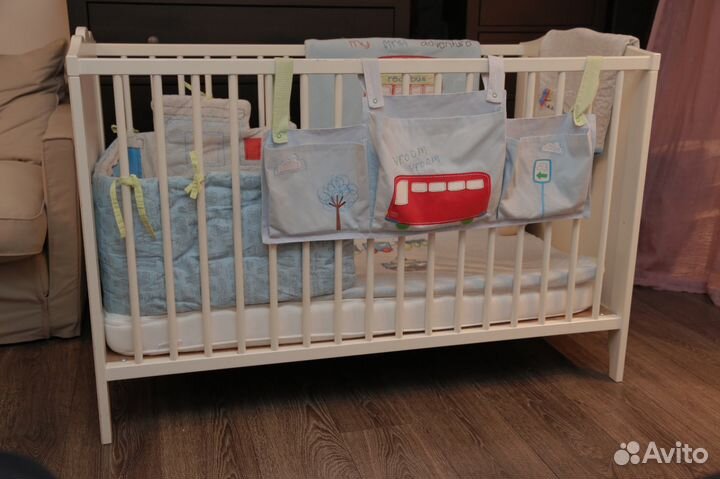 Кроватка с комплектом и дополнениями