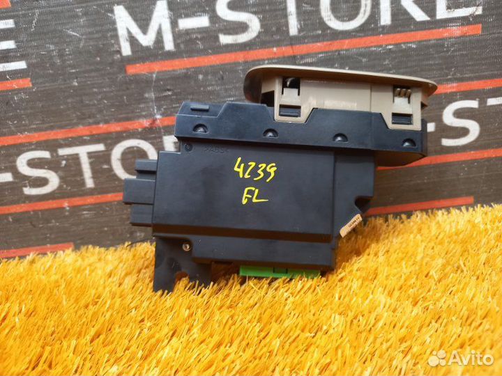 Кнопка стеклоподъемника передняя левая Volvo Xc90