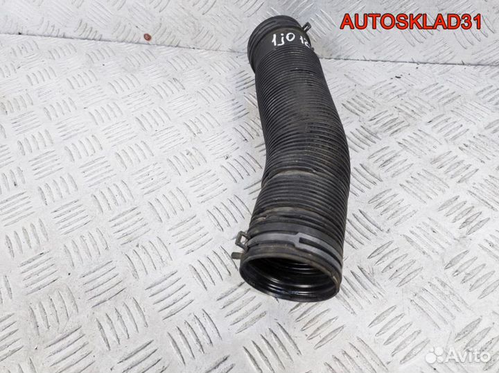 Патрубок воздушного фильтра VW Golf 4 1J0129684J