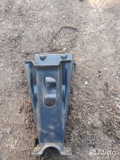 Кронштейн рулевой колонки Scania 3серии