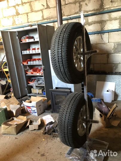 Стойка для хранения колес