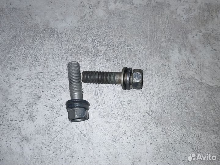 Болты крепления редуктора Yamaha 2шт