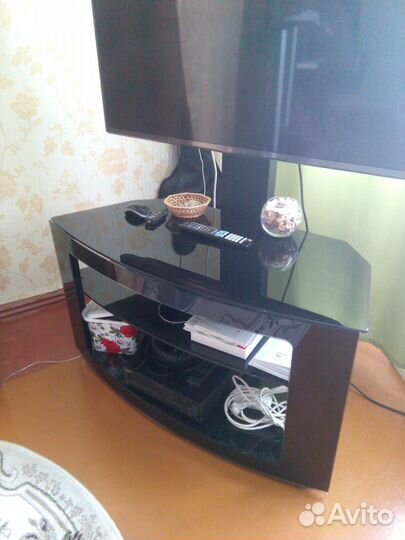 Тумба-стойка для телевизора и аппаратуры