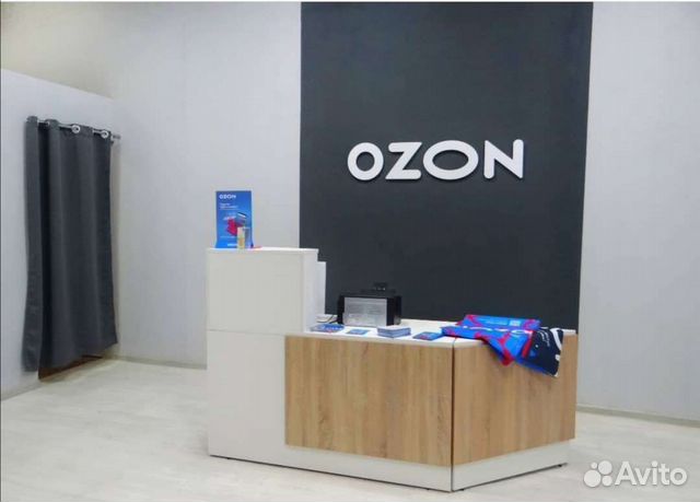 Озон мебель. OZON мебель. Ресепшн Озон. Озон мебель по брендированию максимум бренда в ПВЗ. Мебель для ПВЗ Озон фото