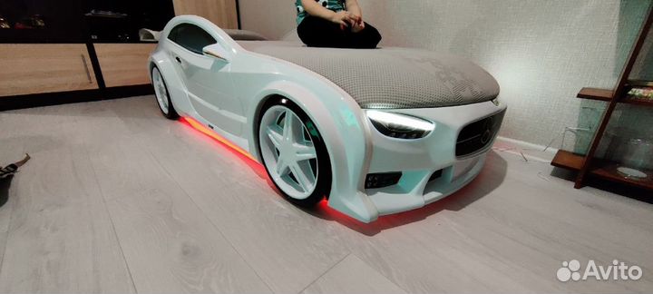 Детская кровать машинка