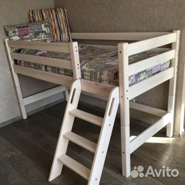 Кровать-чердак Соня 12, низкая с наклонной лестницей, белая