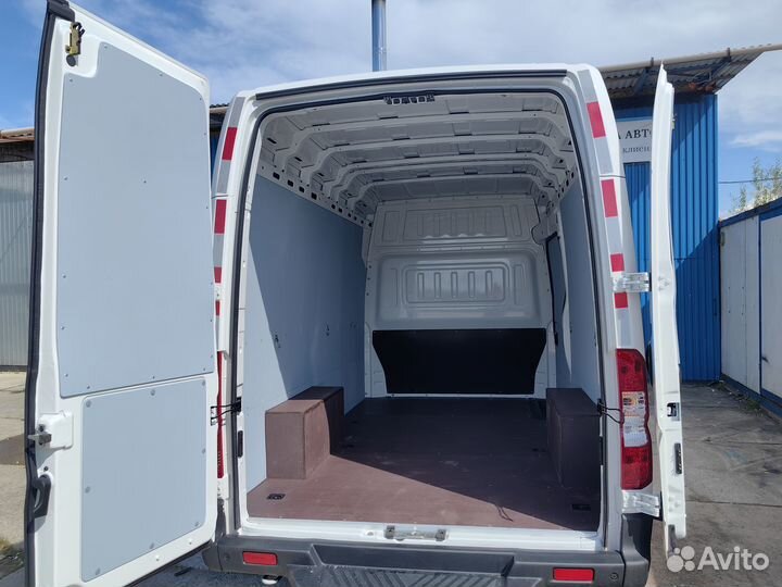 Защитная обшивка фургона березовой фанерой