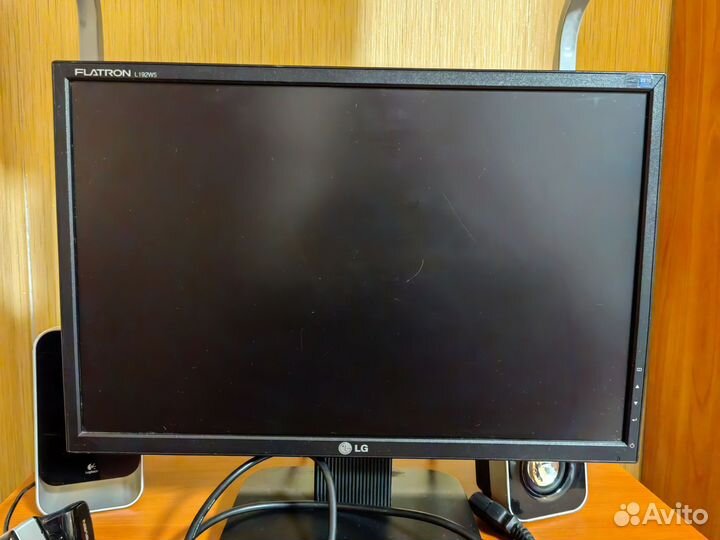 Монитор LG 19