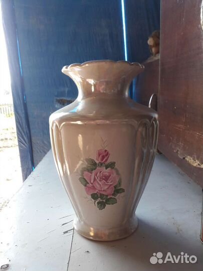 Ваза фарфоровая